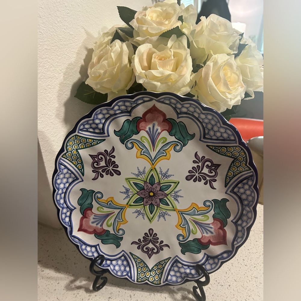 Hand painted, NWT, Mexican, scalloped 10” Vintage, Wall Plate